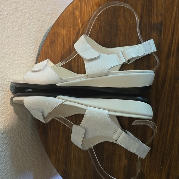 Easy Spirit Womens White Leather Adjustable Sandals Strappy Minimalist Sz.10 - Picture 7 of 11
